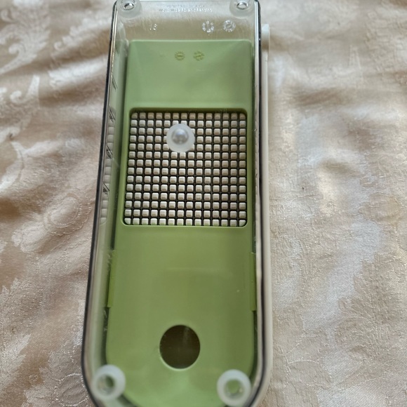 COPY - Progressive Vidalia chop wizard measures Aprox 10 1/2 by 4 1/2 - Picture 5 of 7